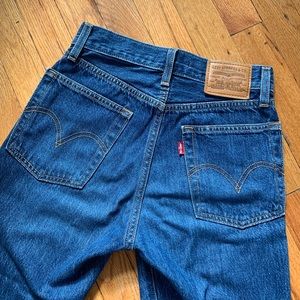 Levi’s Wedgie Straight Jeans 🦋 Size 23